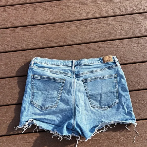 American Eagle Outfitters Light Blue Denim Cutoff Shorts - Picture 2 of 3